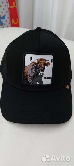Кепка сетка с быком и лошадью