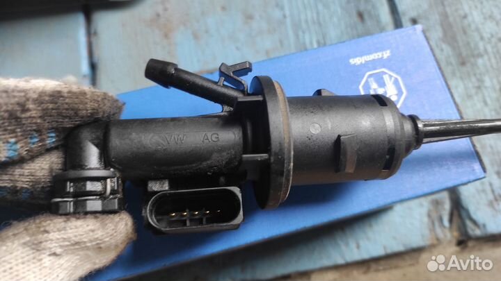 Главный цилиндр сцепления VAG 3C0721388J