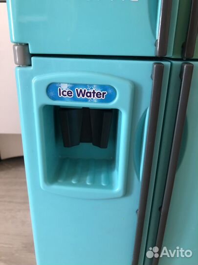 Игрушечный холодильник и плита с духовкой