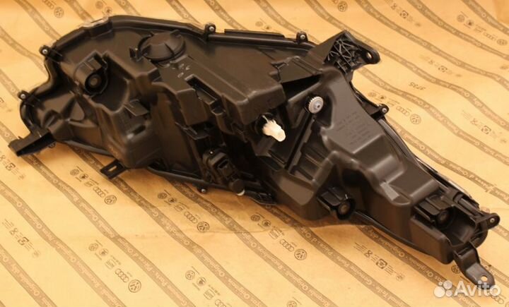 Фара левая toyota yaris 4 IV 19+ full LED