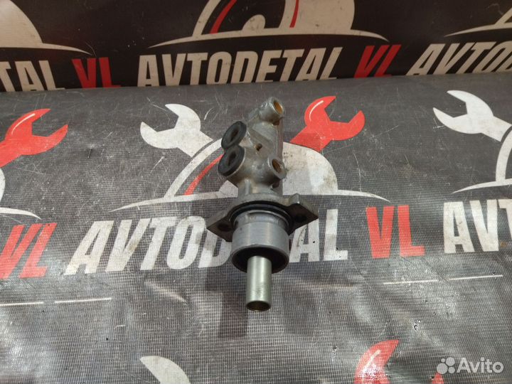 Главный тормозной цилиндр Audi A4 B5