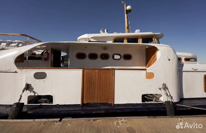 Яхта теплоход Ласточка