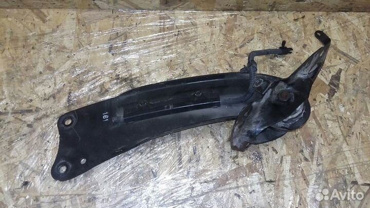 Рычаг задний продольный правый VW Пассат В6
