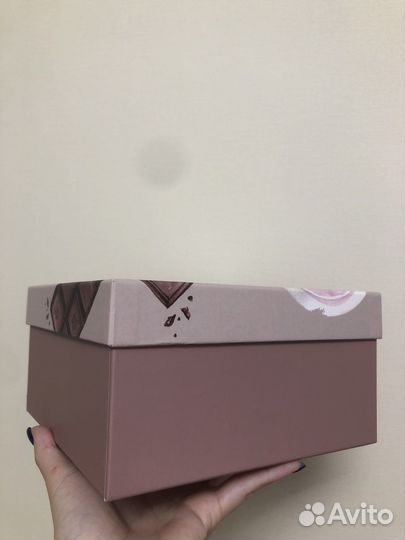 Коробка подарочная 19*19 см новая
