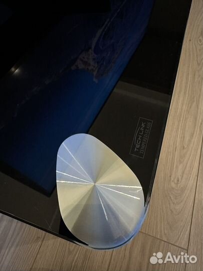 Тумба под телевизор из закаленного стекла