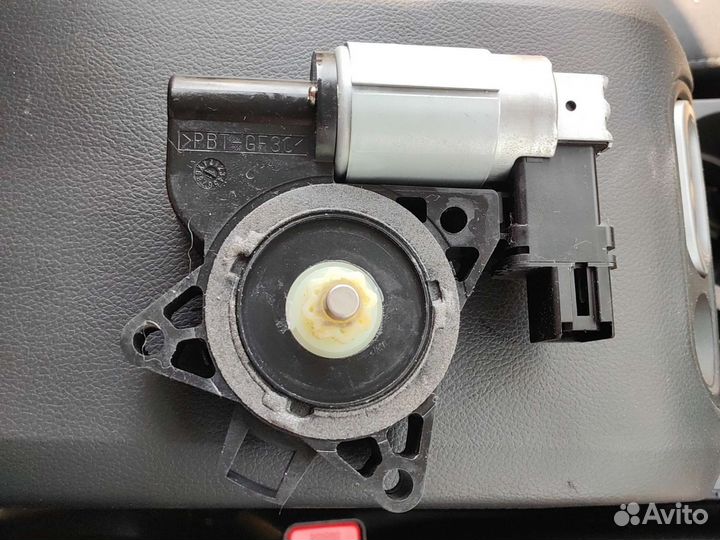 Моторчик стеклоподъемника перед. левый Mazda Cx-7