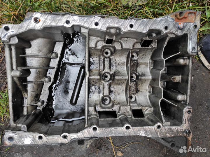 Масляный поддон двигателя на Renault 11072100R