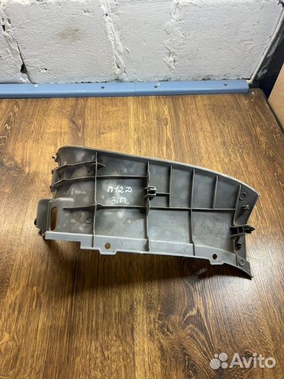 Накладка на порог салона задняя правая Nissan