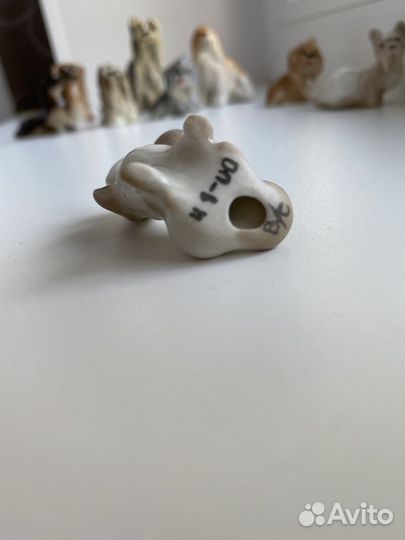 Фарфоровая статуэтка балонка