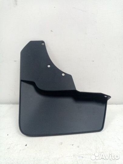 Брызговик передний правый Renault Duster 1