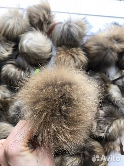Помпоны натуральные енот на ленте