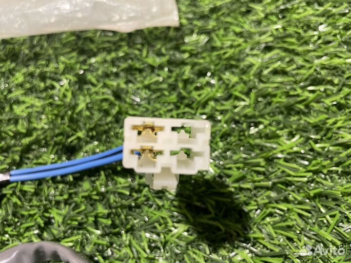 Выключатель кноп зад двери Mitsubishi Delica L300