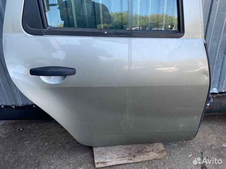 Renault Duster задняя правая дверь