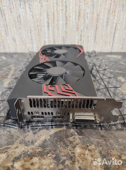Игровая Asus RX 570 4 Гб в хорошем состоянии