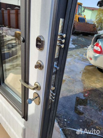 Дверь с ковкой и терморазрывом