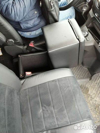 Бар, подлокотник Peugeot Traveller