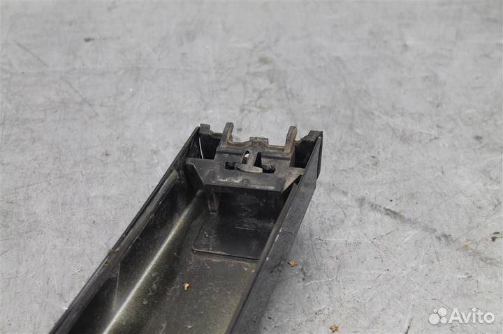 Накладка стойки правая Volkswagen Touareg (02-07)