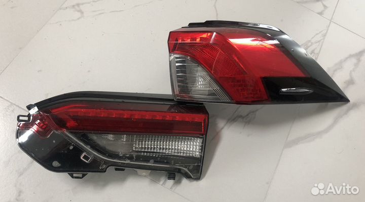 Фонарь задний правый Тойота RAV4 XA50