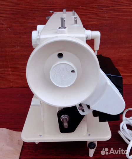 Новая швейная машина Чайка 142м