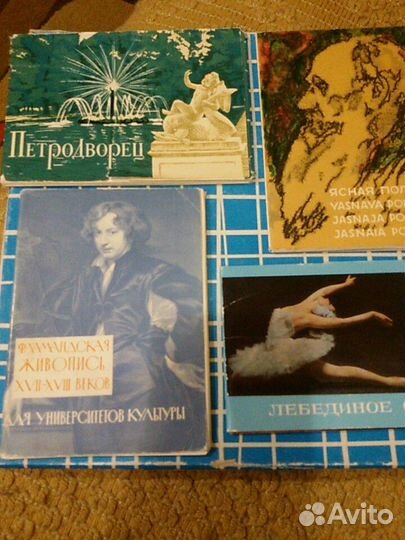 Наборы открыток и значки СССР