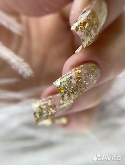 Модель на маникюр