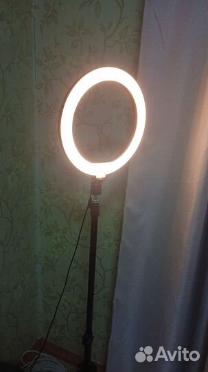 Кольцевая светодиодная лампа