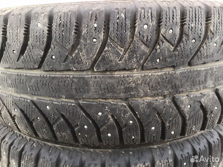 Bridgestone Ice Cruiser 7000 215/65 R16 98T