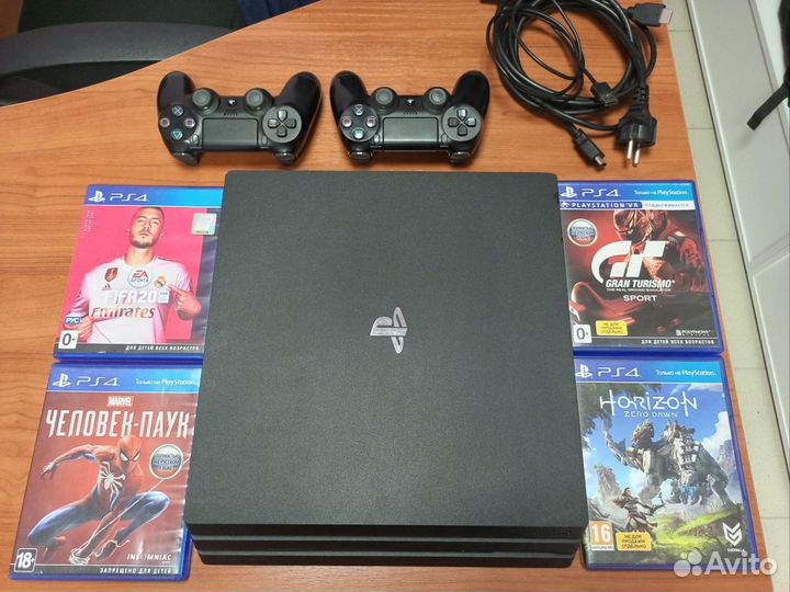Sony PS4 pro, 2 Джоя, игры