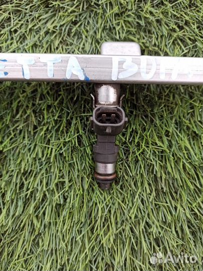 Топливная рампа с форсунками Bora Jetta Golf