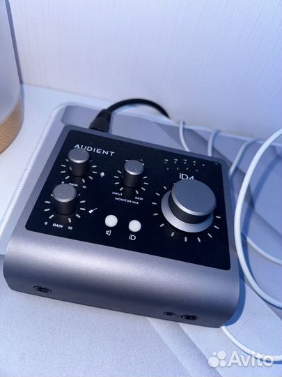 Студийный микрофон / Звуковая карта