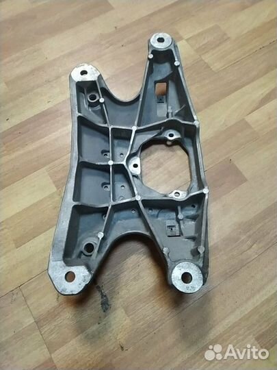 Кронштейн кпп траверса Audi A4 A5 Q5 Ауди А4 А5