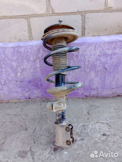 Стойка передняя левая Suzuki Liana 2006г