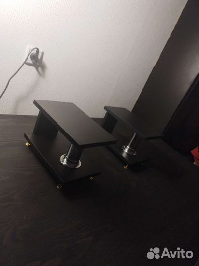 Стойки для студийных мониторов / акустики