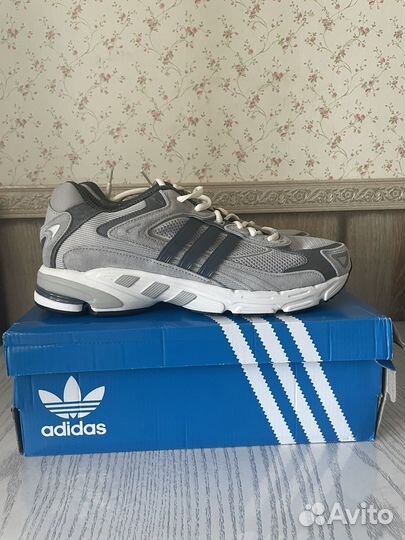 Adiads Originals Responce CL