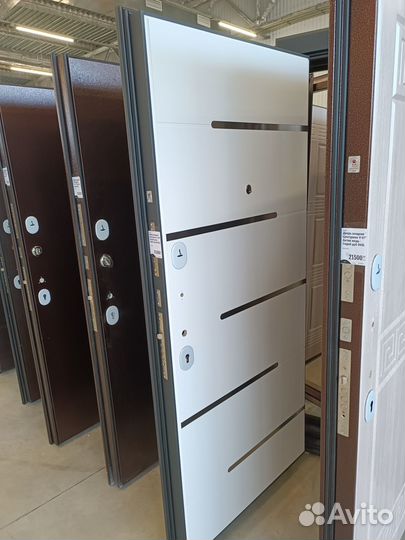 Двери металические в квартиру и дома