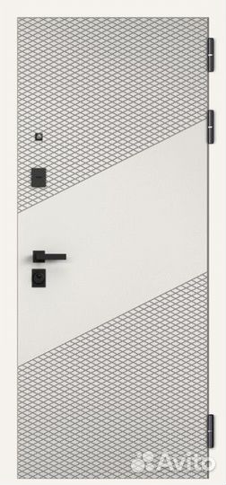 Входная дверь в квартиру с зеркалом