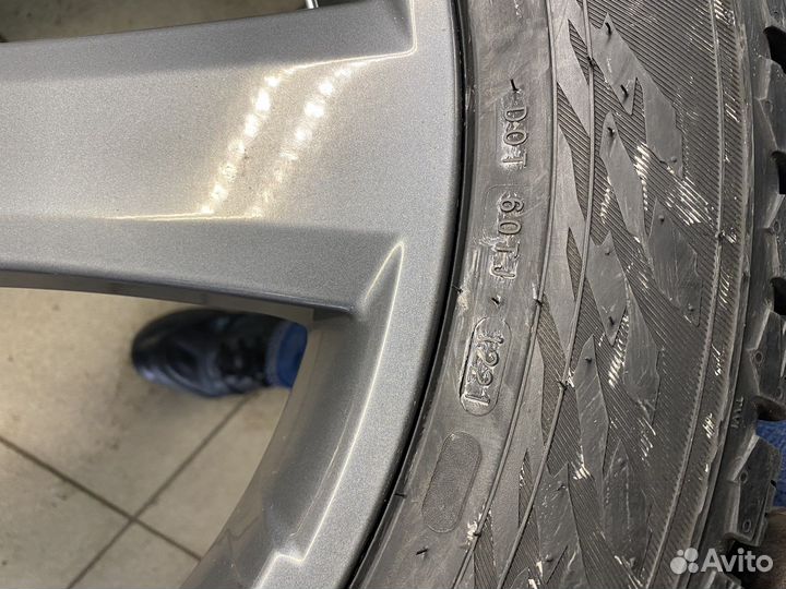 Nokian Tyres Hakkapeliitta 9 SUV 275/45 R20