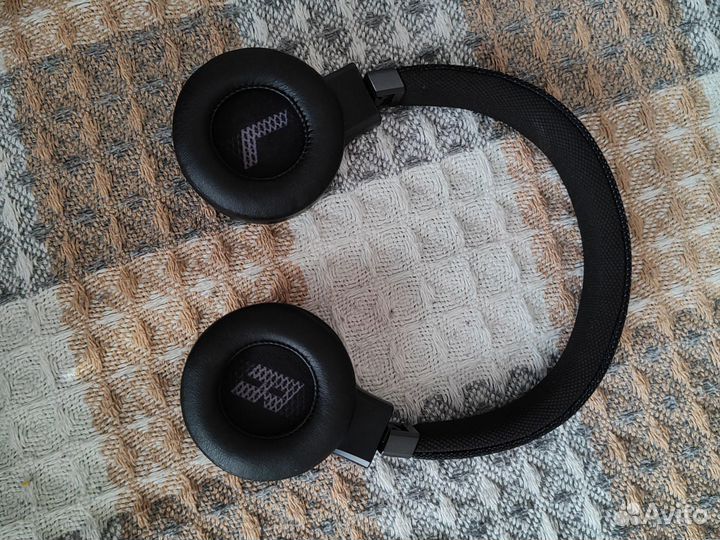 Беспроводные наушники jbl live 460 NC