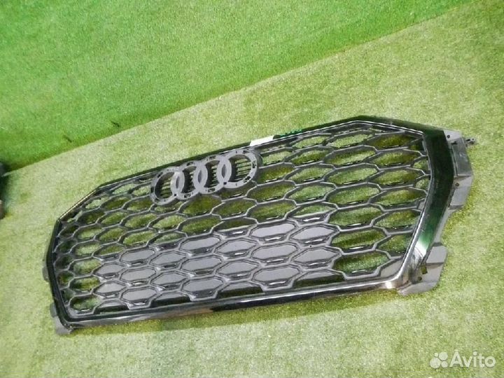 Решетка радиатора Audi Q3/RS Q3