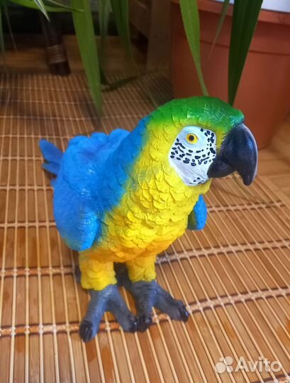 Попугай Ара. Садовая фигура