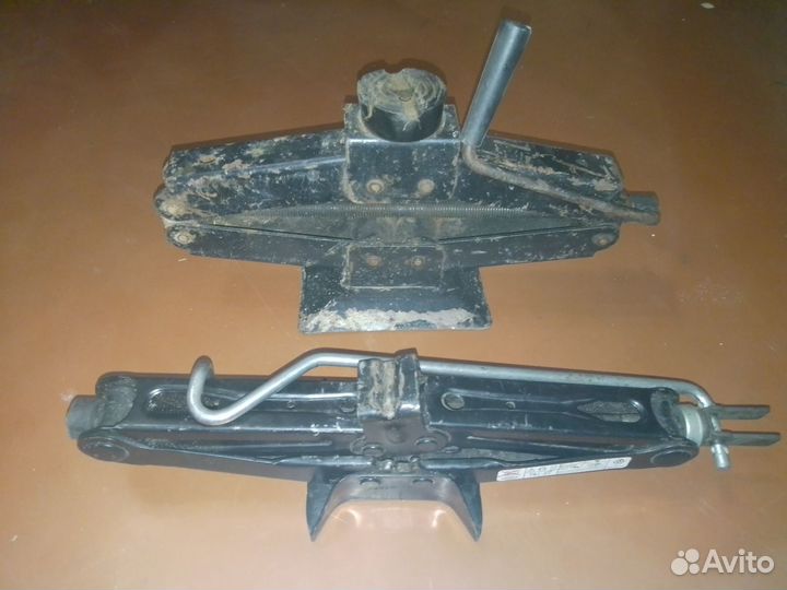 Домкрат винтовой