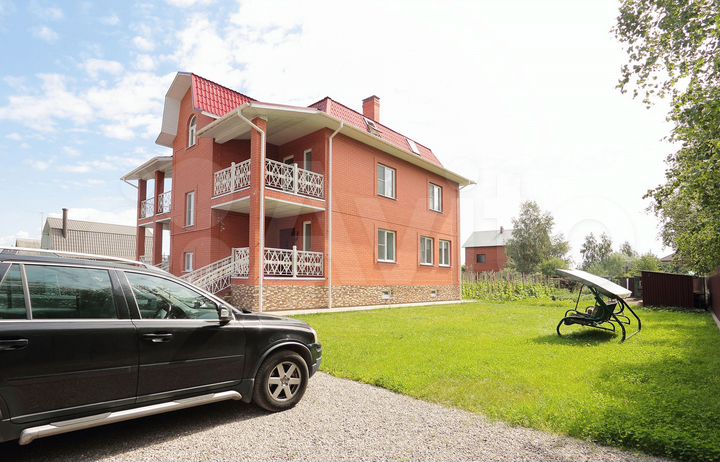 Коттедж 510,4 м² на участке 14,4 сот.