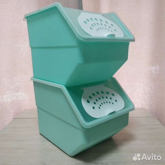 Два пластиковых ящика для овощей