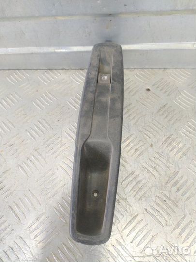 Кнопка стеклоподъемника передняя правая Renault