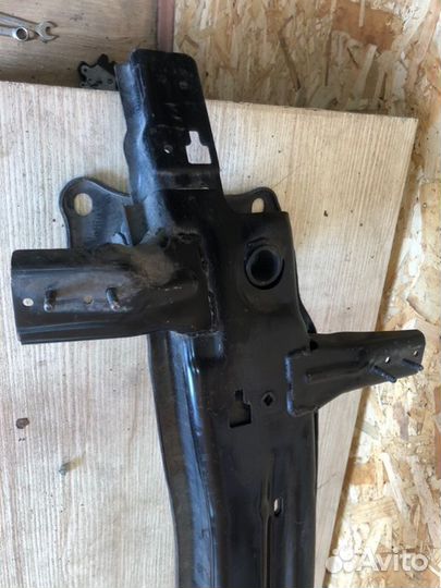 Усилитель бампера Kia Sorento 2