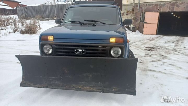 Снежная лопата на ниву