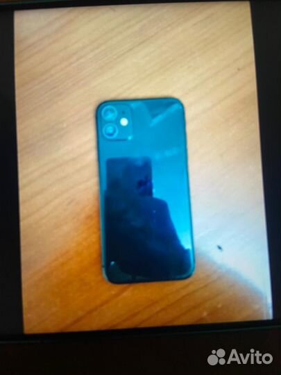 Телефон iPhone 11