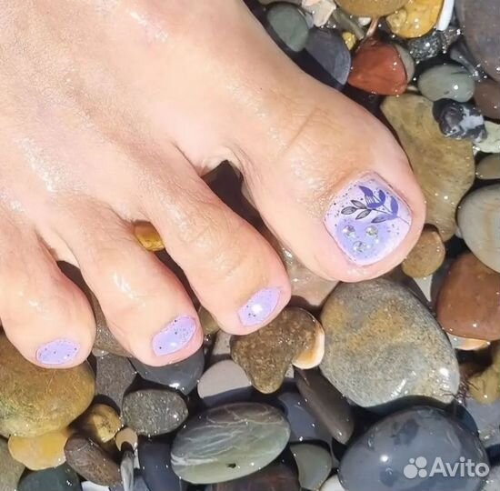 Подолог, мастер педикюра