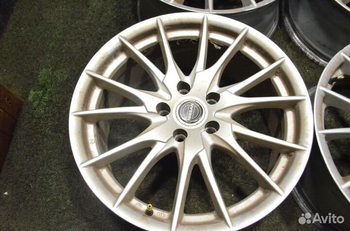 Диски Nissan R18 5x114.3 8J et40 Dia 66.1