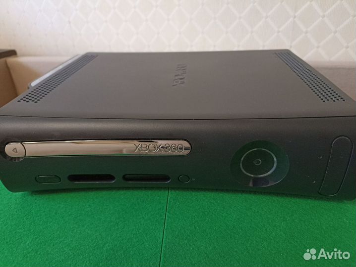 Xbox 360 Elite. Комплект 